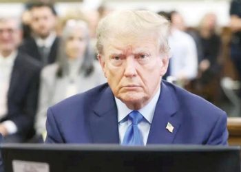 Dolandırıcılıkla suçlanıyor! Donald Trump yeniden mahkeme salonunda