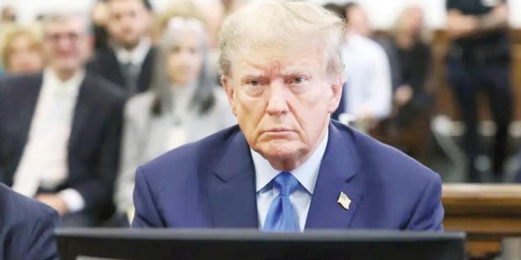 Dolandırıcılıkla suçlanıyor! Donald Trump yeniden mahkeme salonunda