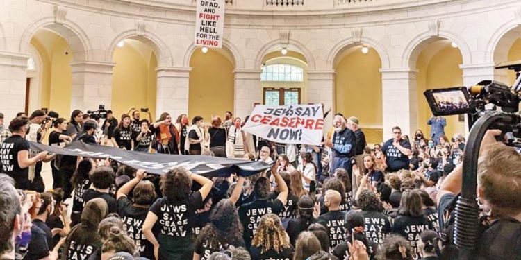 Dünyadan reaksiyon yağdı