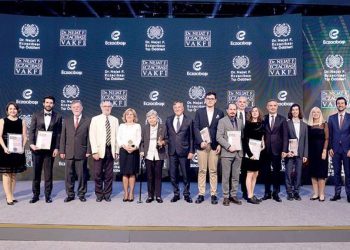 Eczacıbaşı Tıp Onur Mükafatı Prof. Dr. İmran Özalp’e verildi