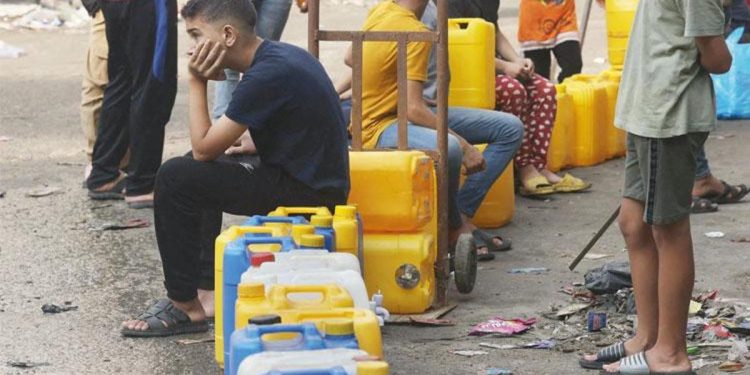 Gazzeli çocuklar ‘tuzlu su’ içiyor