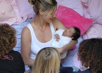 Herkes onun şöhretli model kızını tanıyor… Öteki çocuklarını ise herkesten sakladı: Geniş aile bir ortada