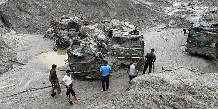 Hindistan’da acı bilanço… Sel felaketinde meyyit sayısı 40’a yükseldi