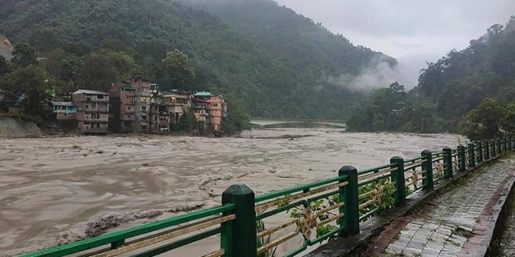 Hindistan’ı sel vurdu: 23 asker kayıp