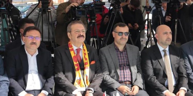 İç Anadolu’nun en büyük canlı hayvan borsası açıldı