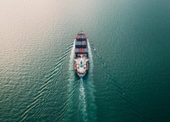 İki yük gemisi çarpıştı: Çok sayıda kayıp