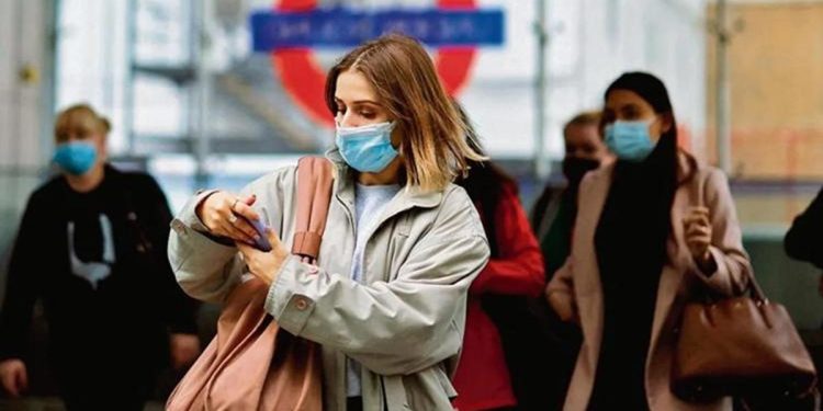 İngiltere’den flaş koronavirüs açıklaması: Bizi şaşırtmaya devam edecek