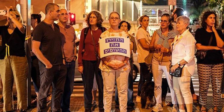 İsrail’de protesto: Çocuklarımızı konuta getirin