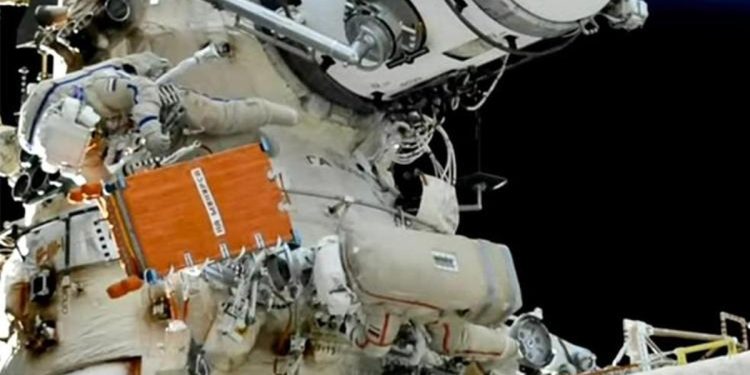 ISS’deki Rus kozmonotlardan 8 saatlik uzay yürüyüşü