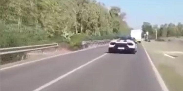 İtalya’da muhteşem araba tipi sırasında feci kaza: 2 meyyit