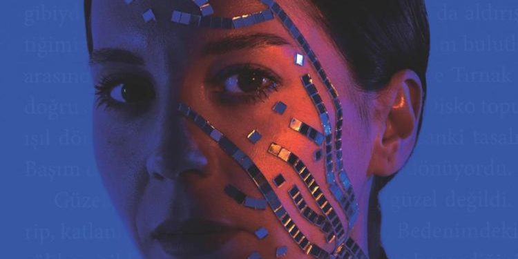 Karşın birinin öyküsü DİSKO TOPU sahnede