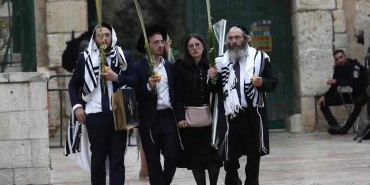 Kiliseye tüküren fanatik Museviler gözaltına alındı