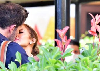 Kıskançlık ateşi… Eski karısıyla sarmaş dolaş görüntülendi, yeni karısına kendini bu türlü savundu: Kızma! O artık benim kız kardeşim!