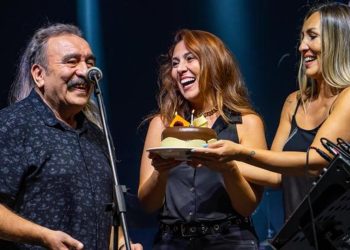 Kızlarını karşısında görünce çok duygulandı