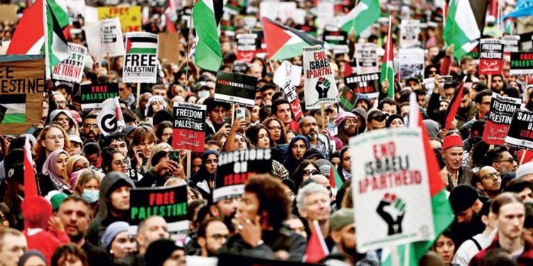 Londra’da 100 bin kişi Filistin için yürüdü