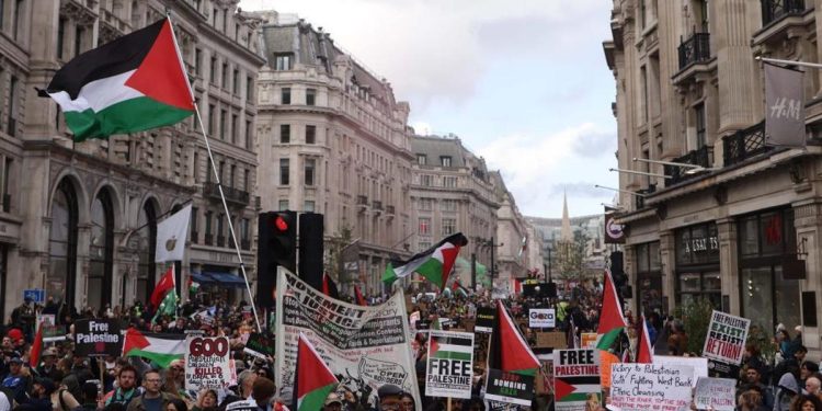 Londra’da Filistin’e dayanak protestosu