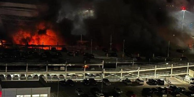 Luton Havaalanı’nda korkutan yangın