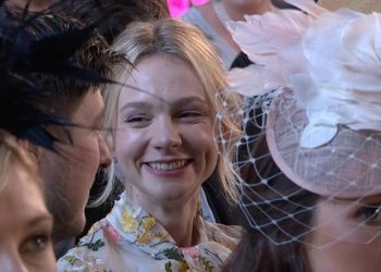 Mektup arkadaşlığıyla başlayan öykü keyifli sonla bitti… Üç çocuklu çift evliliklerini ‘iki hafta’ kuralıyla ayakta tutuyor