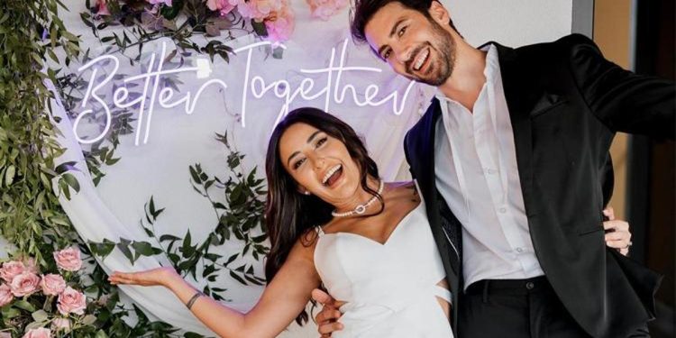 Melek Mosso nikahtan sonra sahneye çıkacak!