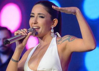 Melek Mosso’dan nikâh sonrası manalı konser