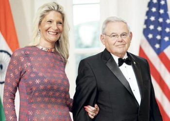 Menendez’e yabancı ajanlık suçlaması