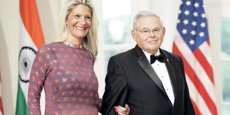 Menendez’e yabancı ajanlık suçlaması