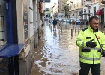 Milano’da sokaklar adeta göle döndü