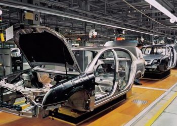 Otomotiv devleri acımıyor! Greve gidenler işsiz kalıyor