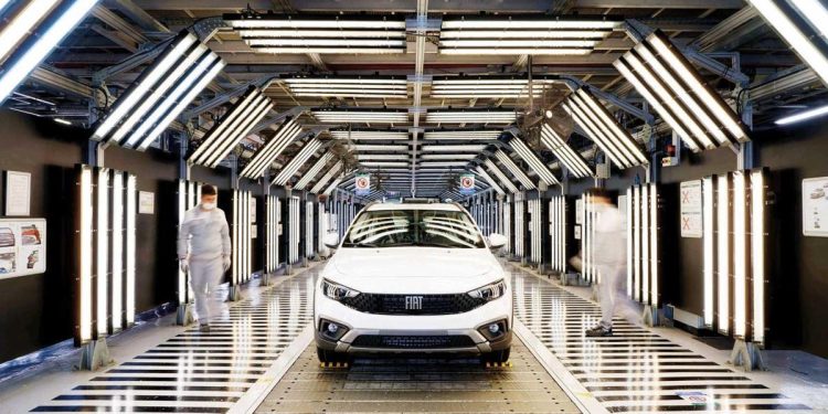 Otomotivde milyonluk muvaffakiyet… Otomotiv kesimi Cumhuriyet’in 100. yılında üretim ihracat ve satışta 1 milyon adedi aşıyor