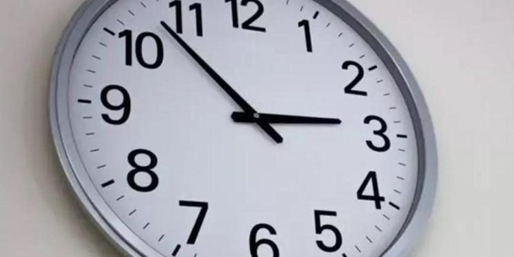 Saatler geri alınacak mı 2023? Elektronik saatlere dikkat!