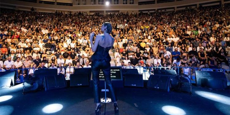 Sıla sevgisi merdivenlere taştı