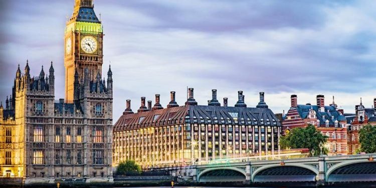 Tahtakuruları Londra’ya sıçradı