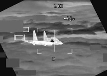 Tansiyonu yükseltecek hamle! Çin jeti, ABD bombardıman uçağına 3 metre yaklaştı