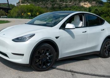 Tesla Çin’de fiyat artırdı