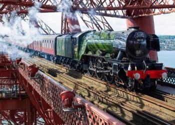 Uçan İskoçyalı öbür bir trenle çarpıştı