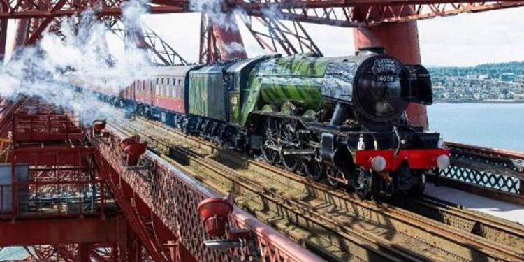 Uçan İskoçyalı öbür bir trenle çarpıştı