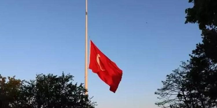 Ulusal yasta neler yapılmaz? Ulusal yasta bayrak yarıya indirilir mi?