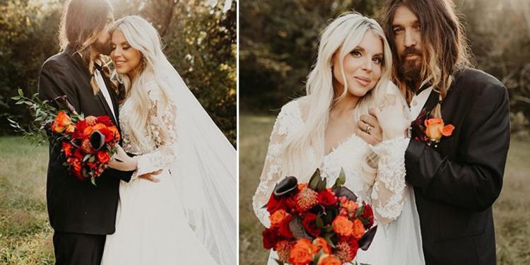 Ünlü müzikçi yarı yaşındaki nişanlısıyla evlendi: Ruhlarımız bu düğünle birleşip bir oldu