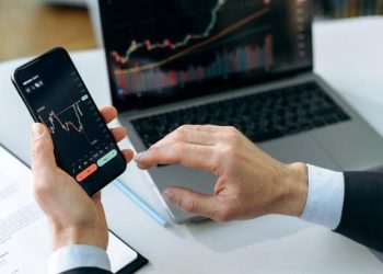 Yabancılar pay sattı