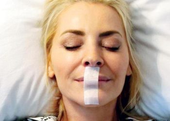 Yeni trend uyurken ağzı bantlamak… Yararlı mı tehlikeli mi