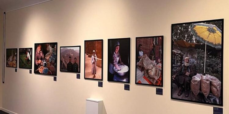 Yerkürenin Renkleri Adnan Büyükdeniz’e Vefa fotoğraf standı, ziyarete açıldı