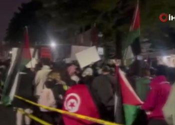 Yüzlerce Filistinli gitti…  Washingtonn Büyükelçiliği önünde “ateşkes” daveti