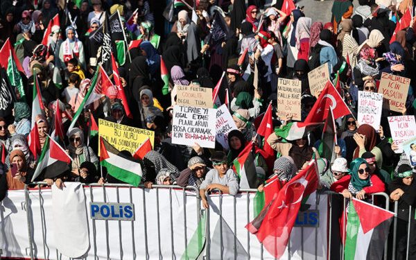 İncirlik Üssü önünde İsrail protestosu!