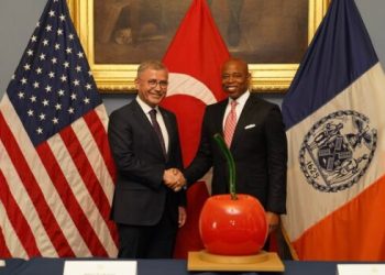 New York Belediye Başkanı Eric Adams, FBI’ın göz hapsine girdi