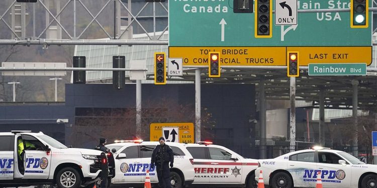 ABD ile Kanada’yı bağlayan Rainbow Köprüsü’nde araç patladı… Hudut kapısı kapatıldı