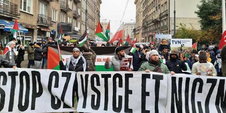 Almanya ve Polonya’da binlerce kişi Filistin’e dayanak için yürüdü