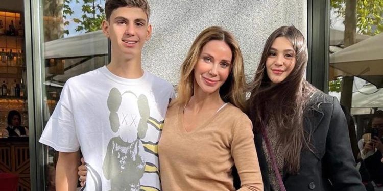 ‘Anneleri değil de ablaları gibi’ Ünlü model çocuklarıyla İspanya’da…