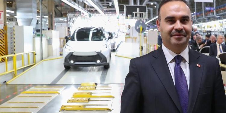 Avrupa’nın birinci şarj edilebilir hibrit arabası Sakarya’da üretildi