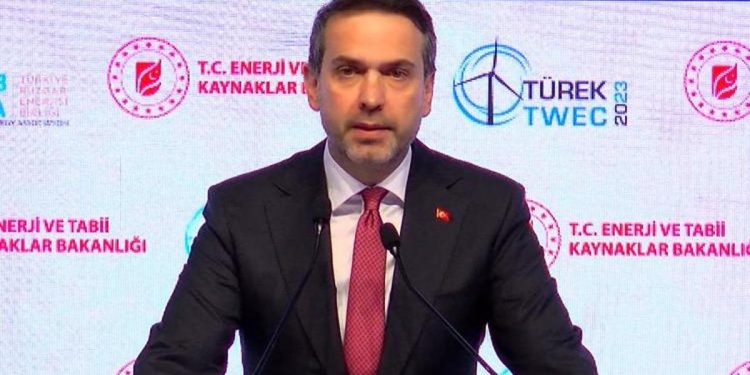 Bakan Bayraktar: Elektrik gereksinimimizin yüzde 25’ini rüzgardan karşılamayı hedefliyoruz