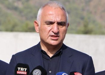 Bakan Ersoy konuştu… Antalya’da turist rekoru kırılacak